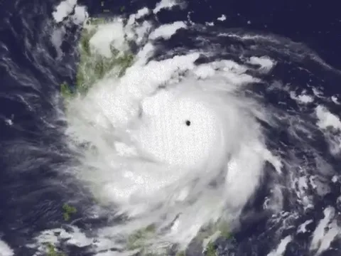 Thủ tướng: "Trời quang mây tạnh" vẫn không được chủ quan với bão Noru