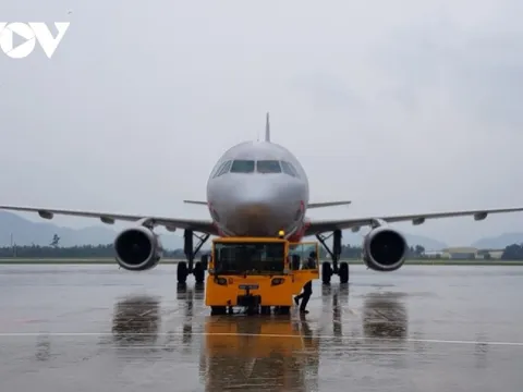 Một máy bay Pacific Airlines mắc kẹt giữa sân bay Đà Nẵng khi bão sắp đổ bộ