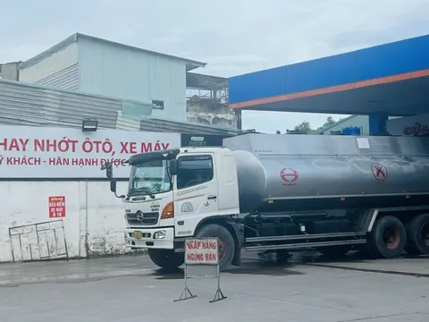 TP Hồ Chí Minh: Vì sao nhiều cây xăng treo bảng ‘hết hàng’?