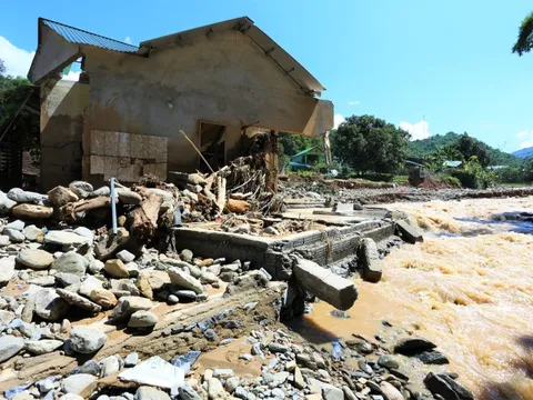 Nhiều đoàn thiện nguyện về Nghệ An sau lũ, lo 'cứu trợ không đồng đều'