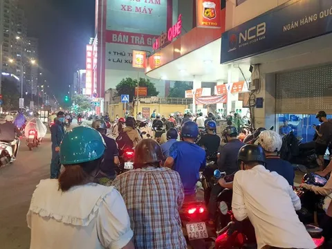 Vì sao đột ngột khan hiếm xăng dầu?