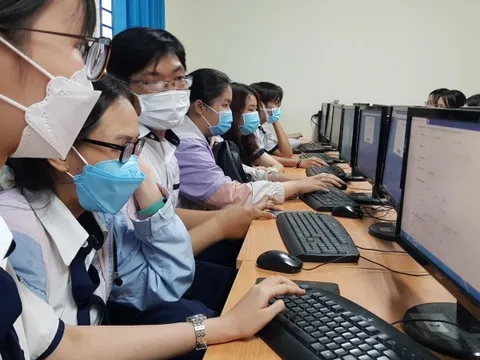 Học sinh trung học bắt đầu học tin học theo chuẩn quốc tế