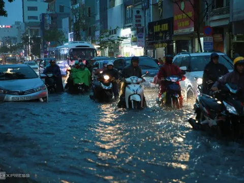 Hơn 900.000 học sinh miền Trung nghỉ học vì mưa lũ