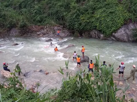 Bộ Công an điều động thêm lực lượng tìm kiếm nạn nhân vụ sạt lở đất tại Quảng Ngãi