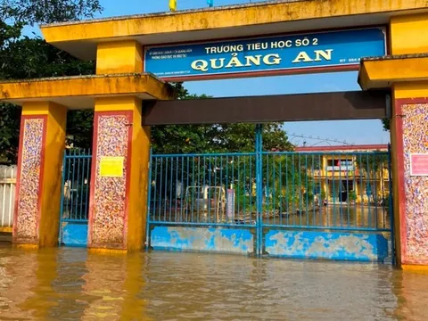 Hàng trăm trường học tại TT-Huế chưa mở cửa trở lại do ngập lụt nặng