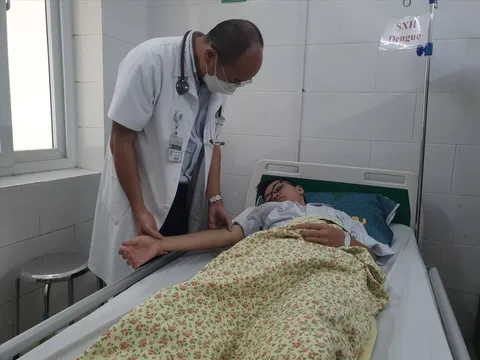 Cảnh giác biến chứng nặng ở trẻ mắc sốt xuất huyết