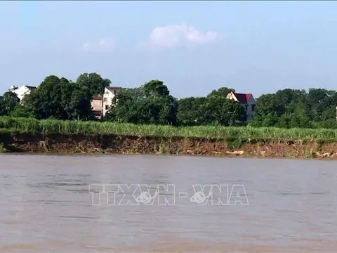 Cần ngăn chặn tình trạng sạt lở đất ven sông Mã