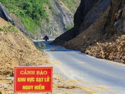 Hòa Bình: Sớm khắc phục sạt lở đất đá trên tuyến đường tỉnh 435