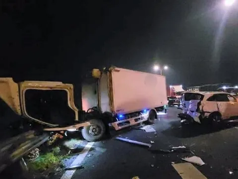 Tai nạn liên hoàn giữa 7 ô tô trên cao tốc Pháp Vân-Cầu Giẽ-Ninh Bình