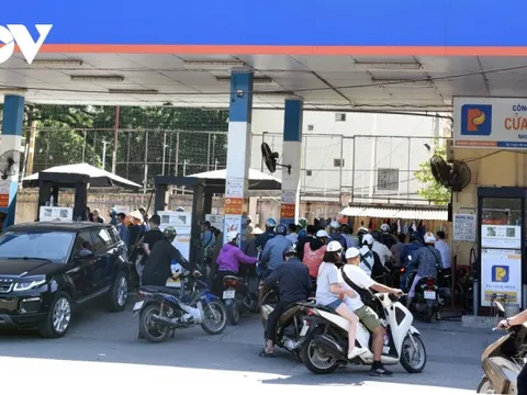 Hai Phó Thủ tướng đồng chủ trì cuộc họp khẩn bàn về điều hành xăng dầu