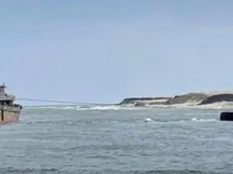 Hành trình giải cứu tàu chở hàng hơn 3.000 tấn cùng 9 thuyền viên mắc cạn trên biển