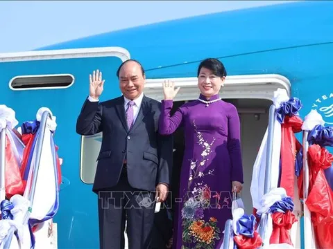 Chủ tịch nước Nguyễn Xuân Phúc lên đường thăm chính thức Thái Lan và dự Hội nghị APEC lần thứ 29