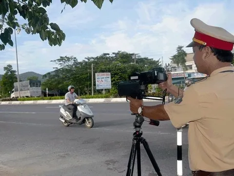 CSGT có được mặc thường phục bắn tốc độ không?