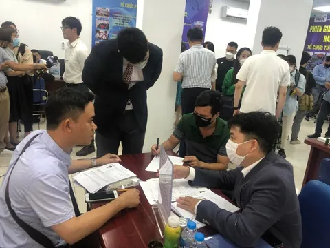 Chật vật tuyển lao động cuối năm