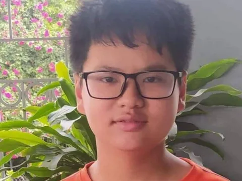 Xúc động học sinh lớp 7 cứu cụ ông bị ngã ở đường ray khi đoàn tàu đang tới