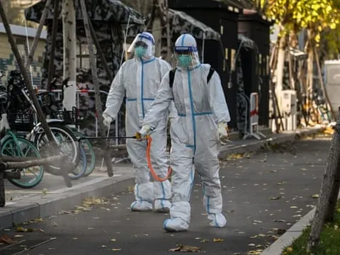 Trung Quốc phát tín hiệu điều chỉnh chiến lược phòng dịch COVID-19?