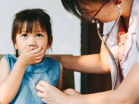 Yếu tố làm tăng nguy cơ viêm phổi ở trẻ nhỏ