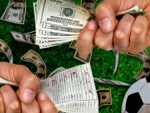 Con vay tiền chơi cá độ bóng đá World Cup 2022, cha mẹ có phải trả nợ không?