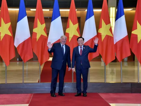 Chủ tịch Quốc hội đề nghị Pháp hỗ trợ tôn tạo di sản cầu Long Biên