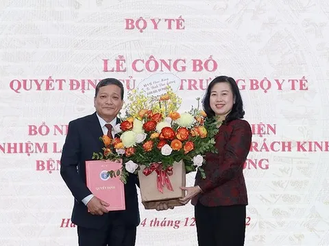 Bộ trưởng Y tế trao quyết định bổ nhiệm Giám đốc Bệnh viện Phổi Trung ương