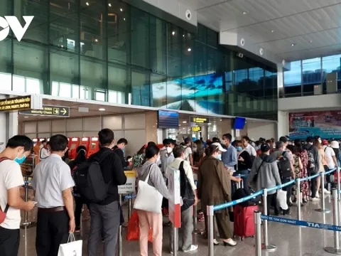 Cuối năm, câu chuyện giao thông sân bay vẫn “khổ lắm, nói mãi”