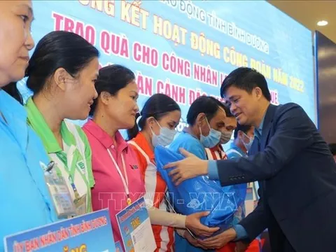 Hàng ngàn công nhân ở Bình Dương được tặng vé tàu về quê đón Tết