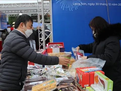 'Chợ Tết Công đoàn' mang Tết đến nhiều gia đình khó khăn