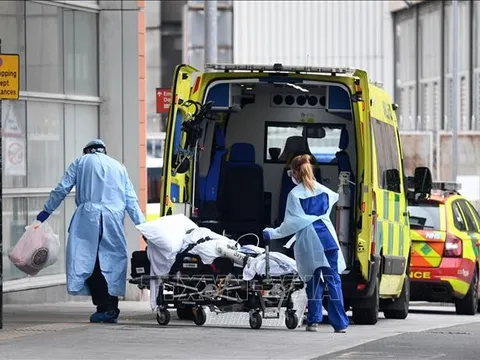Hệ thống y tế quá tải làm gia tăng các ca tử vong tại Anh
