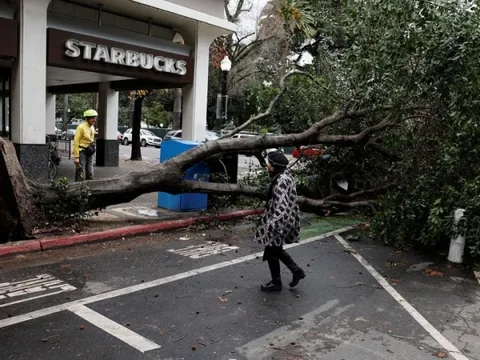 California ban bố tình trạng khẩn cấp vì bão mùa đông