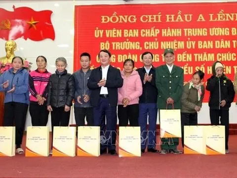 Bộ trưởng, Chủ nhiệm Ủy ban Dân tộc tặng quà Tết đồng bào dân tộc thiểu số tại Phú Thọ
