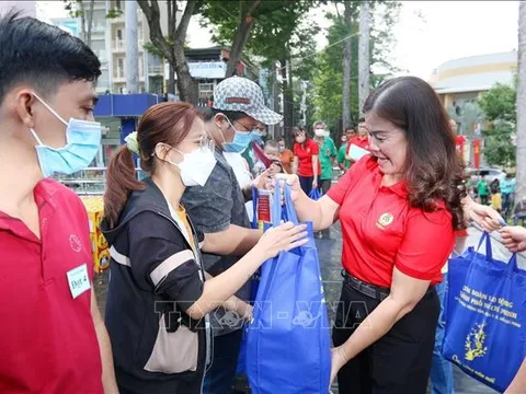 Tặng quà cho 3.000 đoàn viên nghiệp đoàn có hoàn cảnh khó khăn dịp Tết Quý Mão 2023