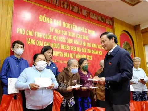 Thăm, tặng quà Tết Quý Mão tới các hộ nghèo tỉnh Khánh Hòa