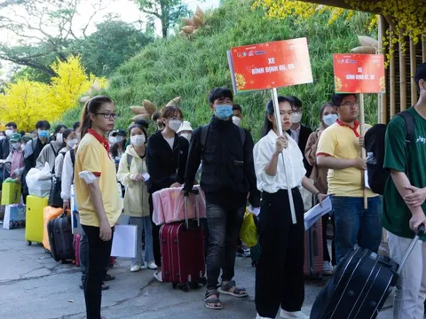 TP Hồ Chí Minh chăm lo Tết cho công nhân khó khăn bằng tặng vé máy bay, vé xe
