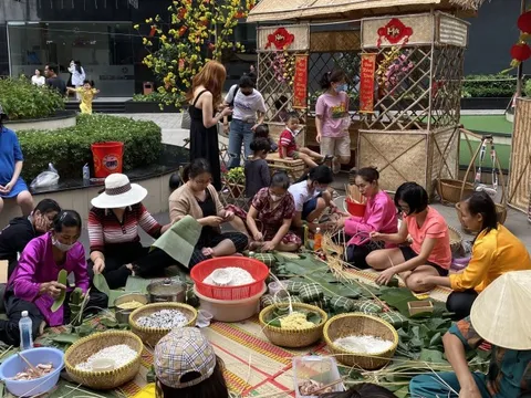 TP Hồ Chí Minh: Gói bánh chưng dành tặng người khó khăn đón Tết