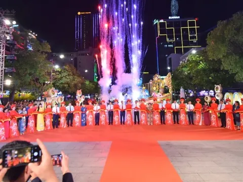 TP Hồ Chí Minh: Khai mạc Đường hoa Nguyễn Huệ Tết Quý Mão