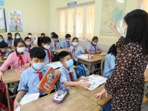 Năm 2023, giáo viên mong sống được bằng lương, dạy thật, thi thật