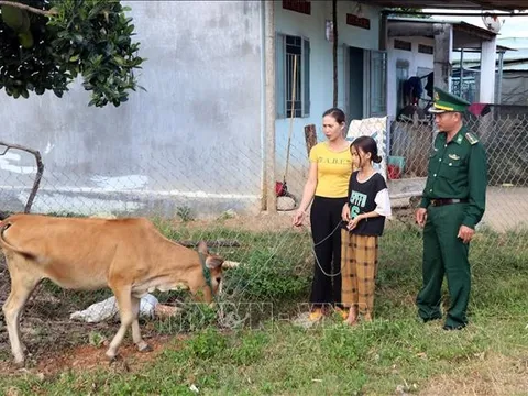 Đồng hành cùng trẻ em khó khăn vùng biên giới Kon Tum