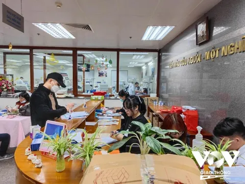 Hào hứng xếp hàng để được hiến máu đầu năm