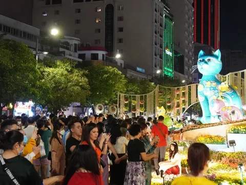 TP Hồ Chí Minh: Đường hoa Tết Quý Mão đón lượng khách cao kỷ lục