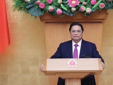 Thủ tướng: Rà soát các nguồn, tập trung cho tăng lương