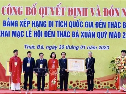 Đền Thác Bà đón nhận Bằng xếp hạng Di tích Quốc gia