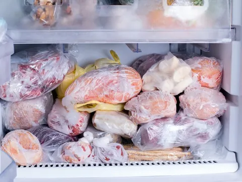6 sai lầm khi tích trữ thịt trong tủ lạnh cực hại sức khỏe, nên bỏ ngay