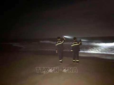 Quảng Ngãi: Đi tắm biển, hai học sinh bị đuối nước