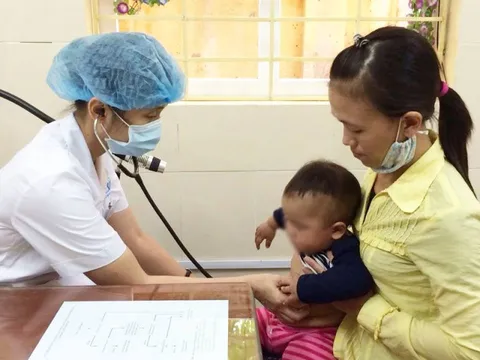 Trẻ dễ bị tiêu chảy cấp do Rotavirus khi thời tiết lạnh, ẩm