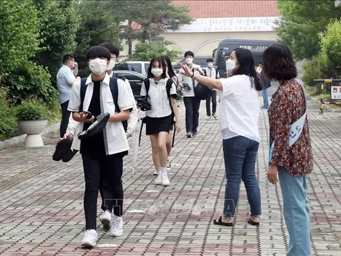 Hàn Quốc nới lỏng biện pháp phòng dịch COVID-19 ở trường học