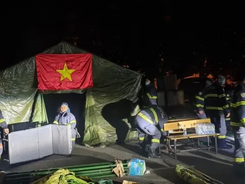 Hình ảnh lực lượng cứu hộ Việt Nam tìm kiếm nạn nhân động đất ở Thổ Nhĩ Kỳ