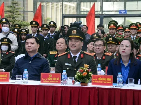 Cán bộ, chiến sĩ công an tham gia hiến máu phát động Tháng Thanh niên 2023