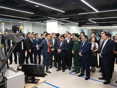 Thủ tướng thăm Trung tâm Đổi mới sáng tạo Quốc gia