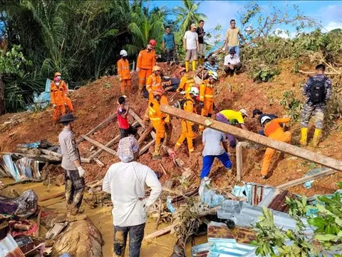 Số người thiệt mạng trong vụ lở đất tại Indonesia tăng lên 30 người