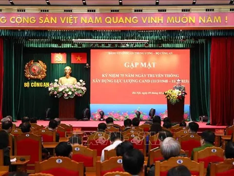 Gặp mặt kỷ niệm 75 năm Ngày truyền thống xây dựng lực lượng Công an nhân dân